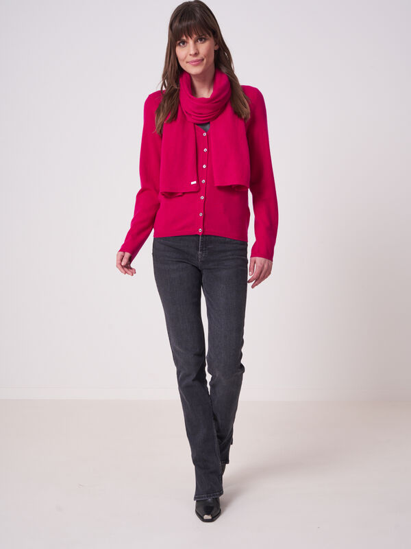 Basic fijngebreid vest met V-hals van biologisch cashmere image number 3