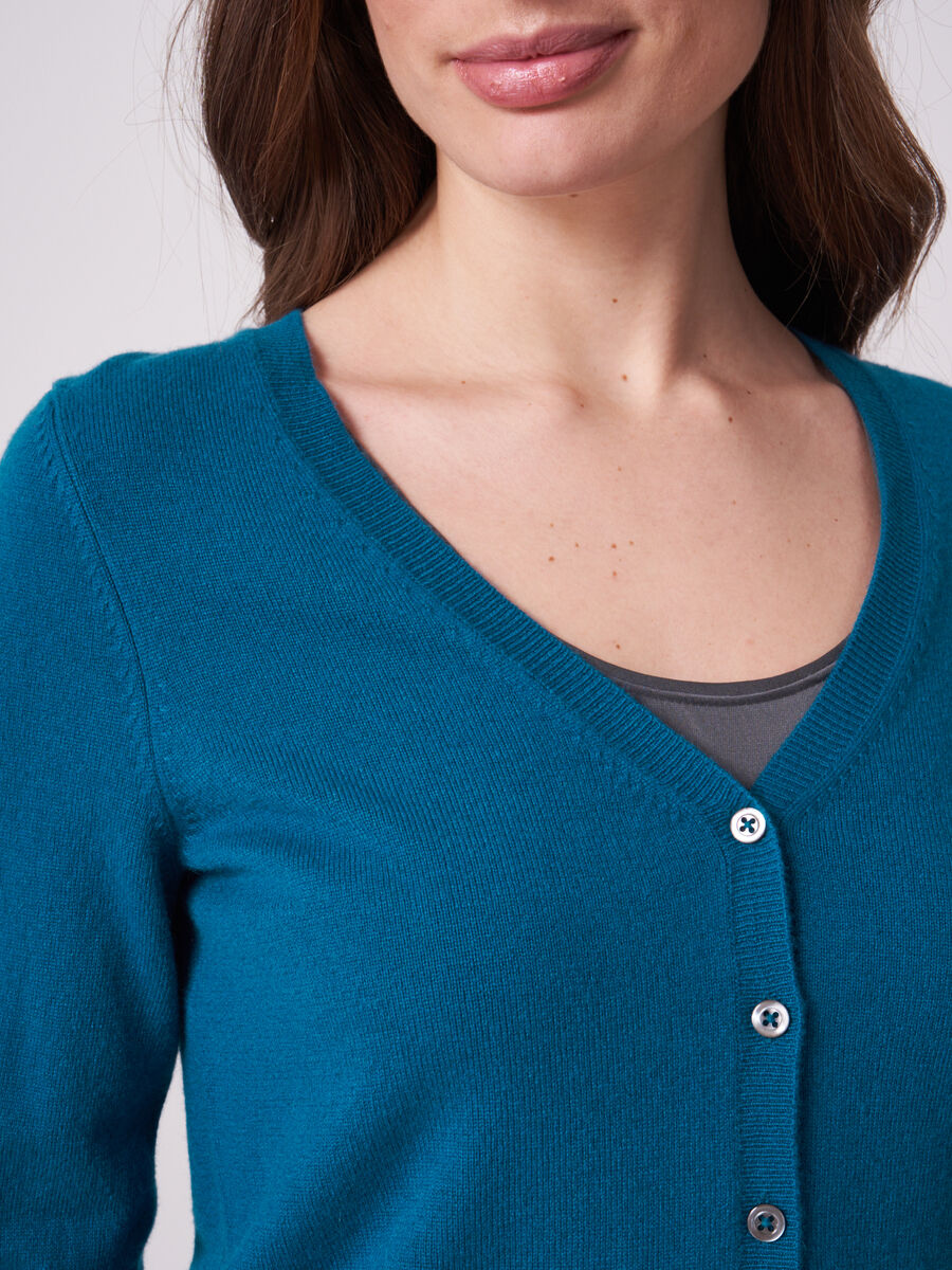 Basic fine knit organic cashmere V-neck cardigan image number 2