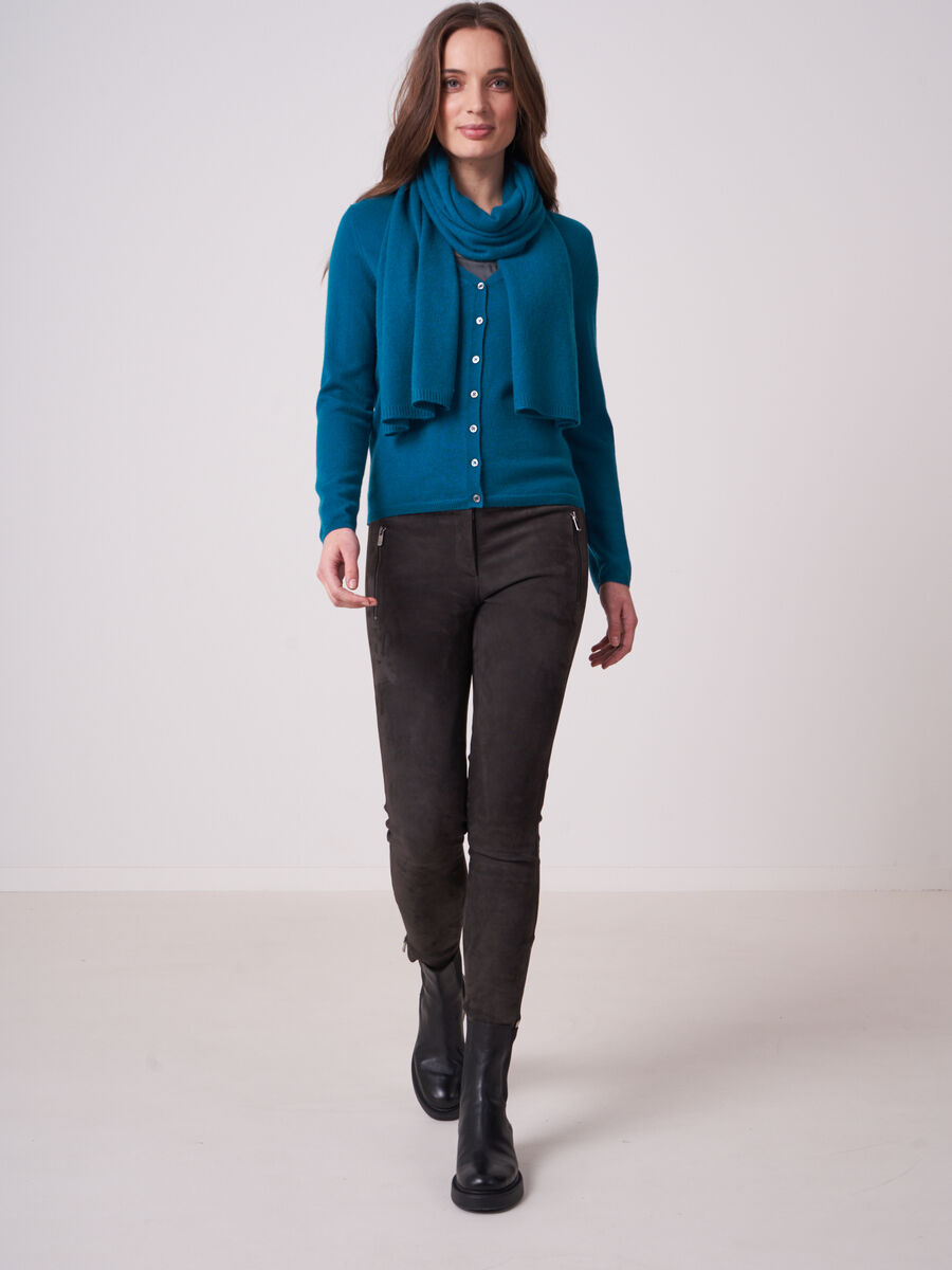 Basic fine knit organic cashmere V-neck cardigan image number 3