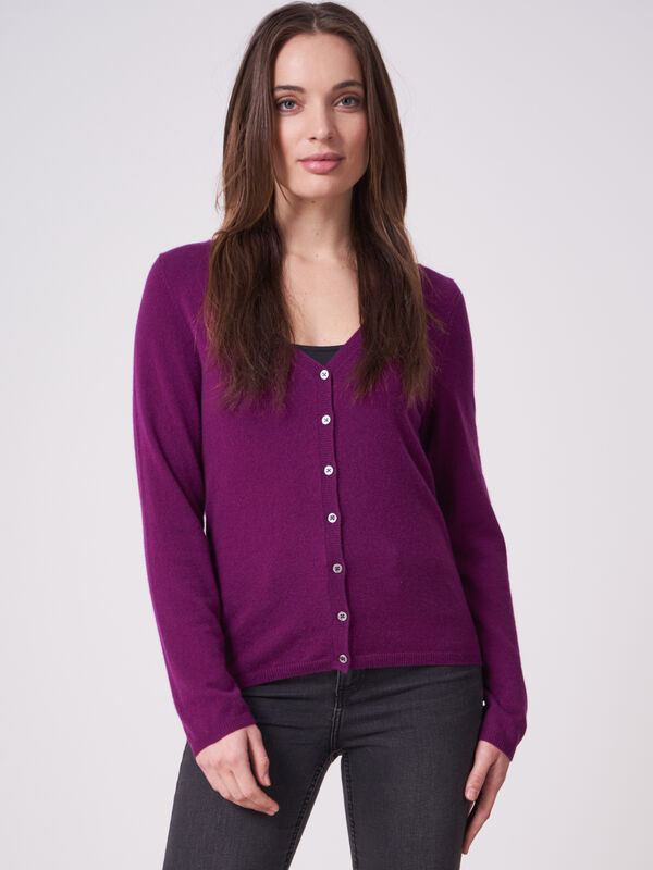 Basic fine knit organic cashmere V-neck cardigan image number 0