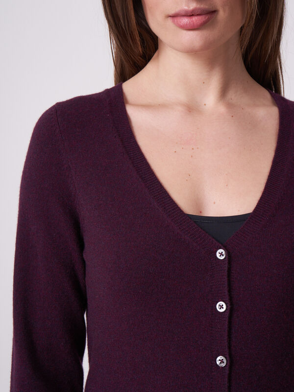 Basic fijngebreid vest met V-hals van biologisch cashmere image number 2