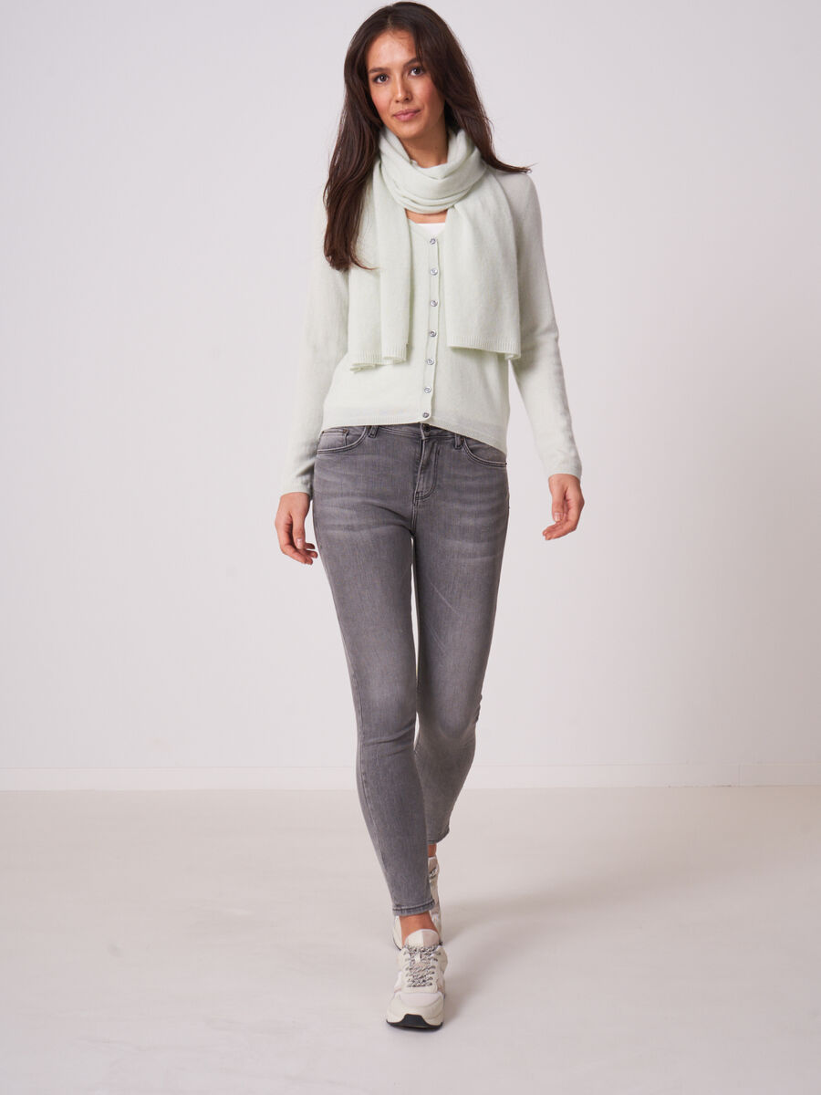 Cardigan à col V en cachemire organique image number 3