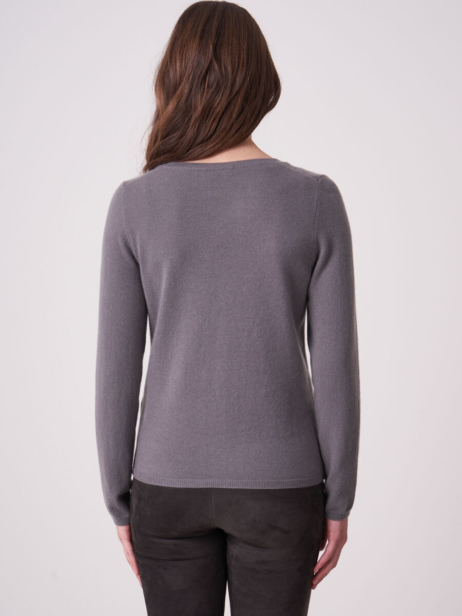 Basic fijngebreid vest met V-hals van biologisch cashmere image number 1