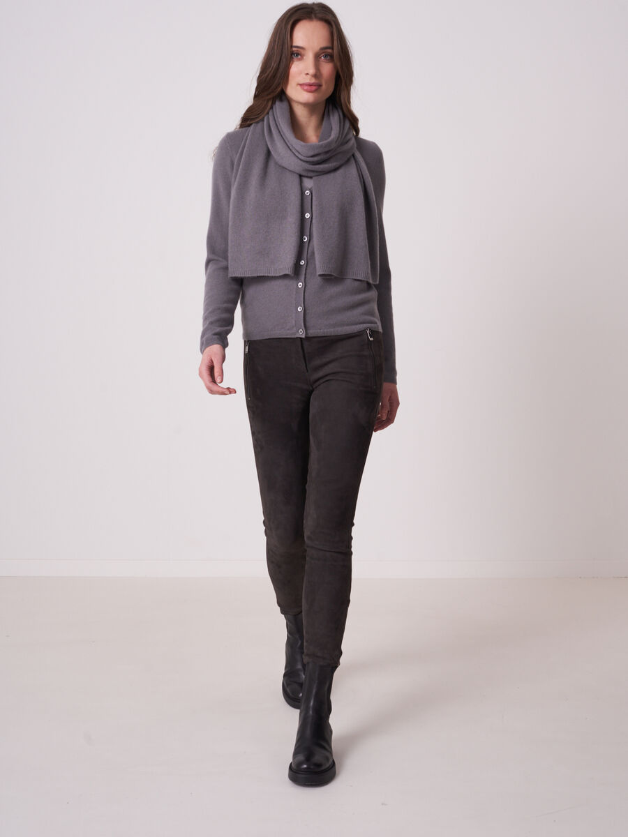 Basic fijngebreid vest met V-hals van biologisch cashmere image number 3