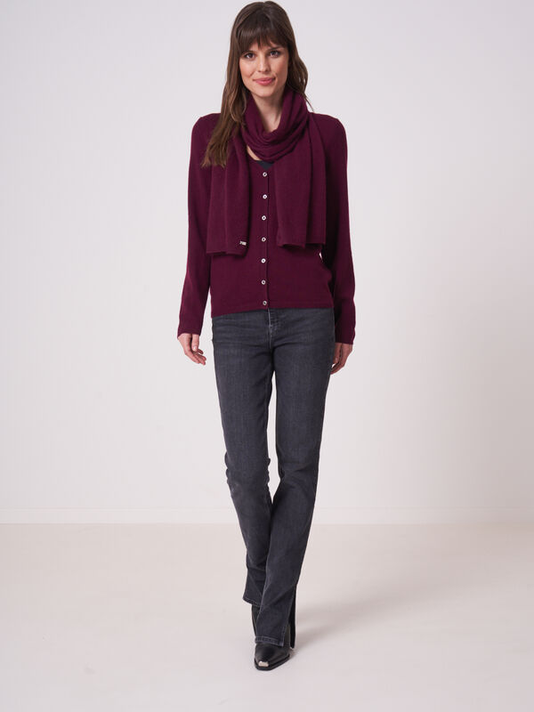 Basic Strickjacke mit V-Ausschnitt aus organischem Kaschmir image number 3