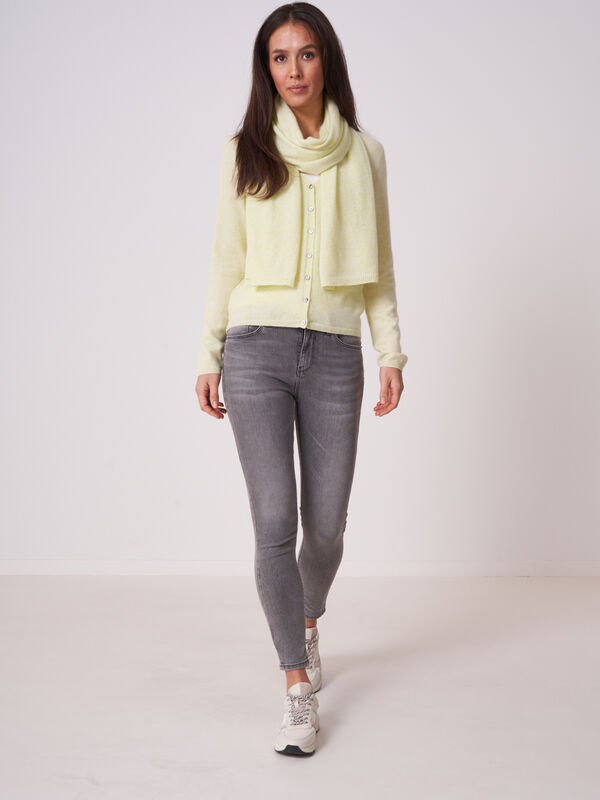 Basic fijngebreid vest met V-hals van biologisch cashmere image number 3