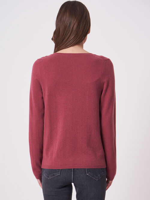 Basic Strickjacke mit V-Ausschnitt aus organischem Kaschmir