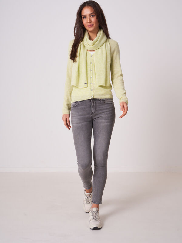 Basic fijngebreid vest met V-hals van biologisch cashmere image number 3