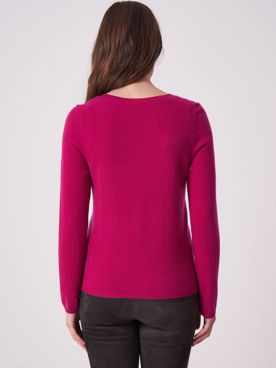 Basic fine knit organic cashmere V-neck cardigan image number 1