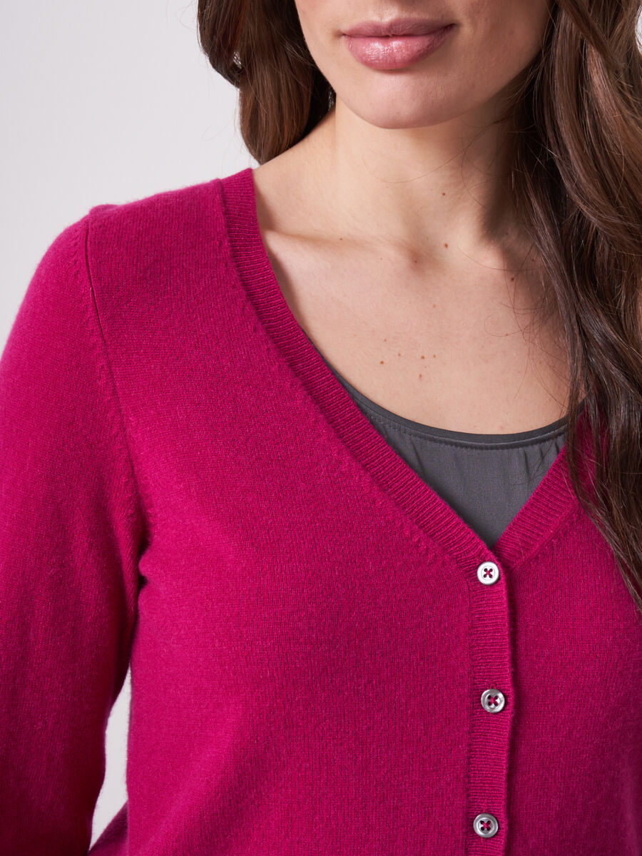 Basic fine knit organic cashmere V-neck cardigan image number 2