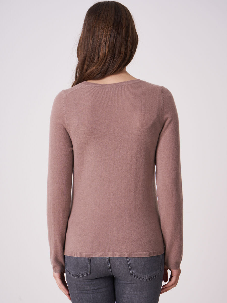 Basic fijngebreid vest met V-hals van biologisch cashmere image number 1