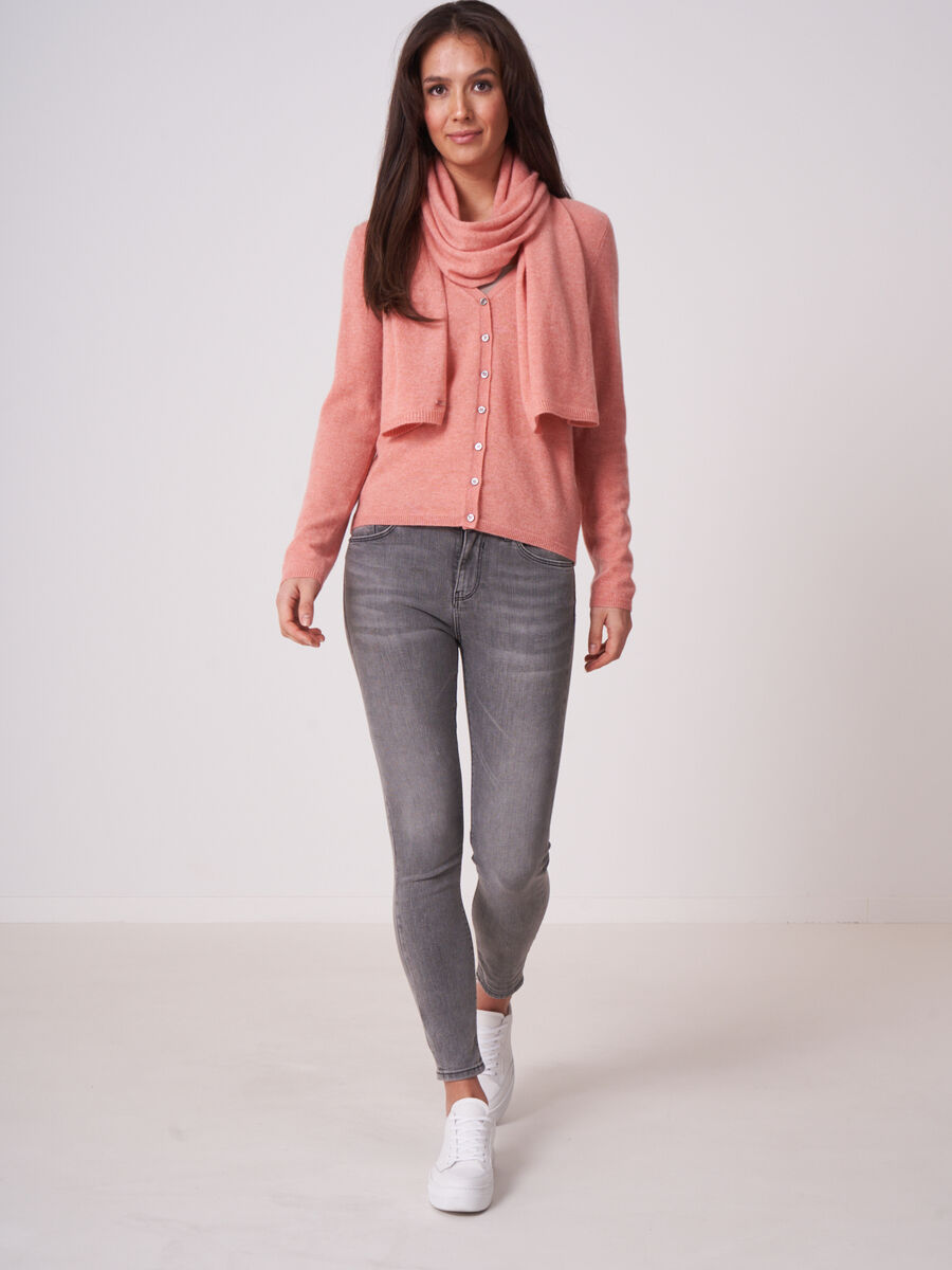 Basic fine knit organic cashmere V-neck cardigan image number 3