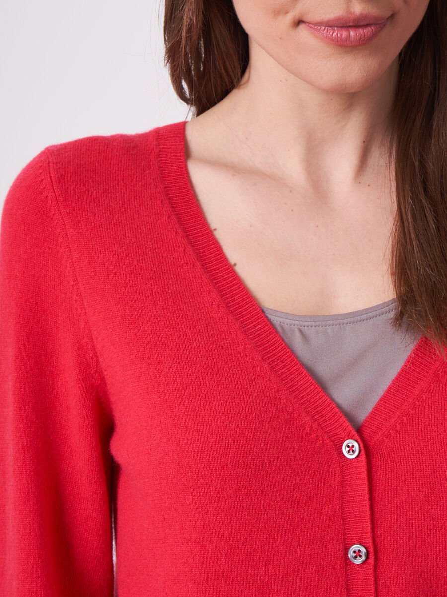 Basic fine knit organic cashmere V-neck cardigan image number 2
