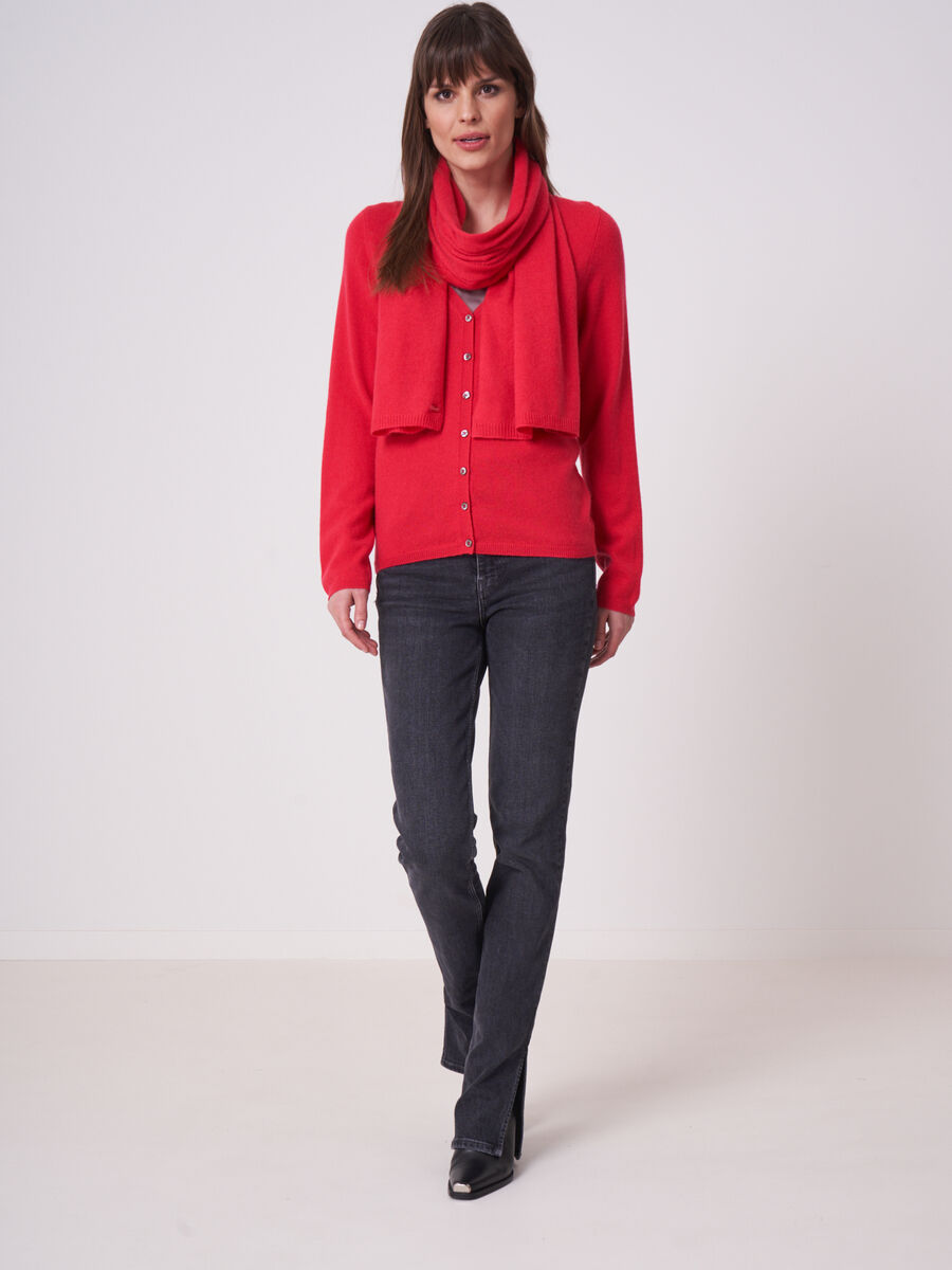 Basic fine knit organic cashmere V-neck cardigan image number 3