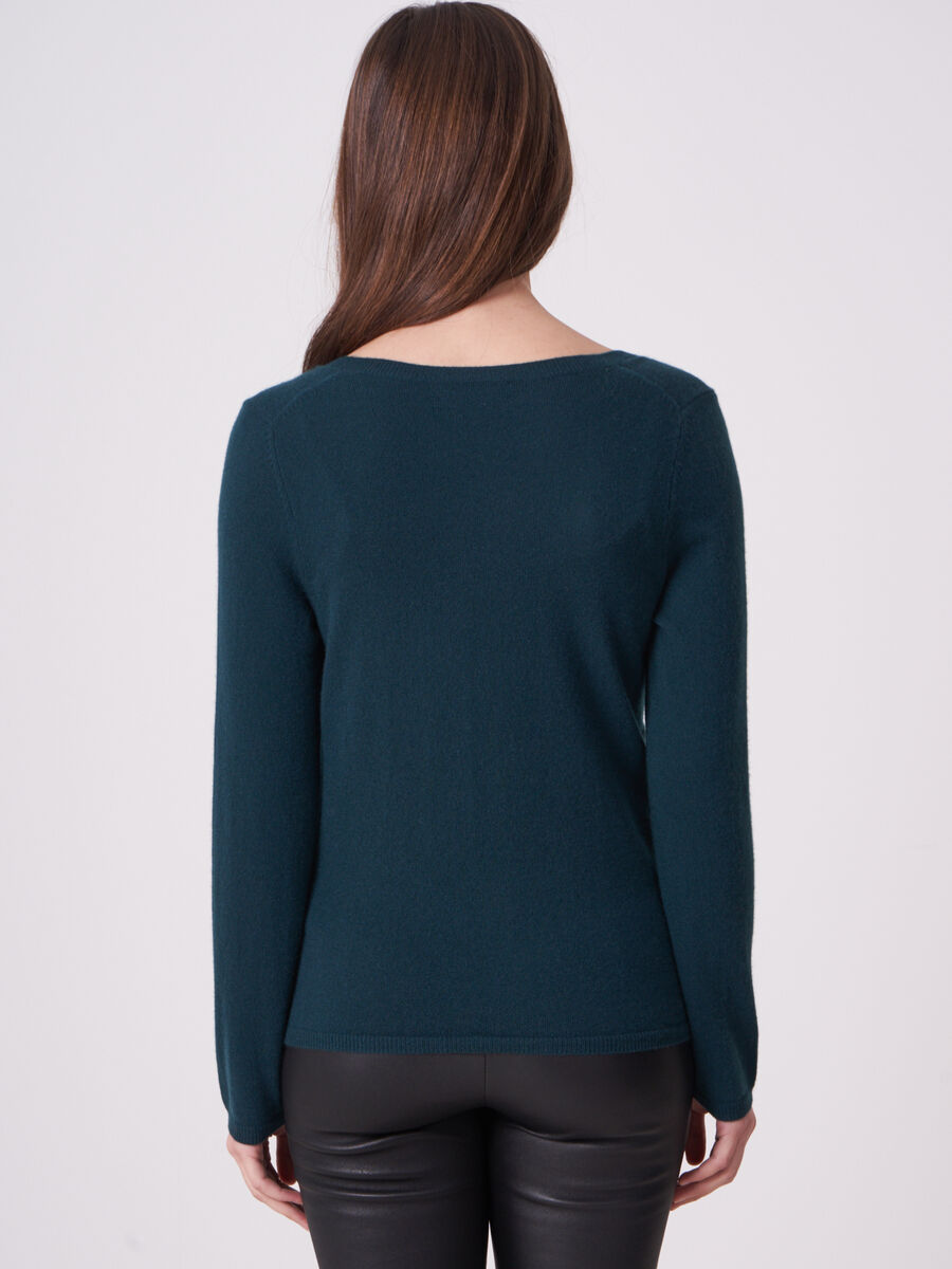 Basic fine knit organic cashmere V-neck cardigan image number 1