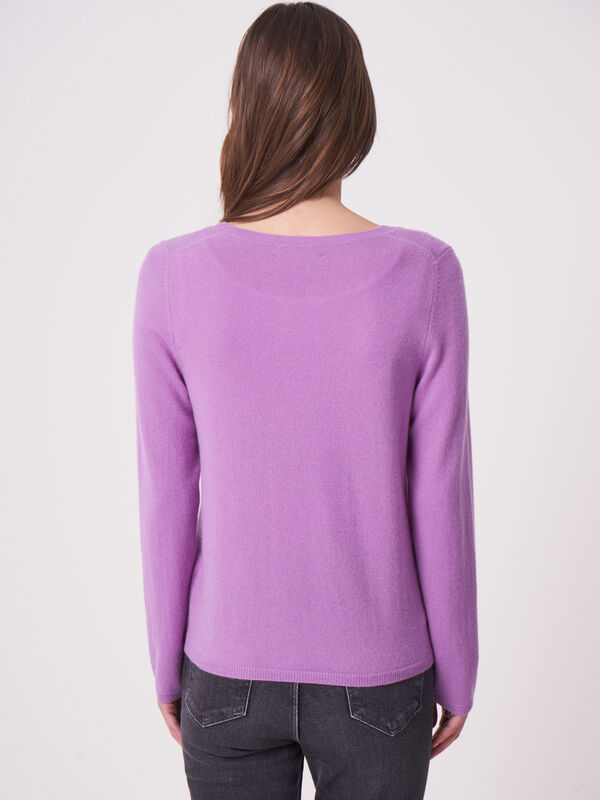 Basic fine knit organic cashmere V-neck cardigan image number 1