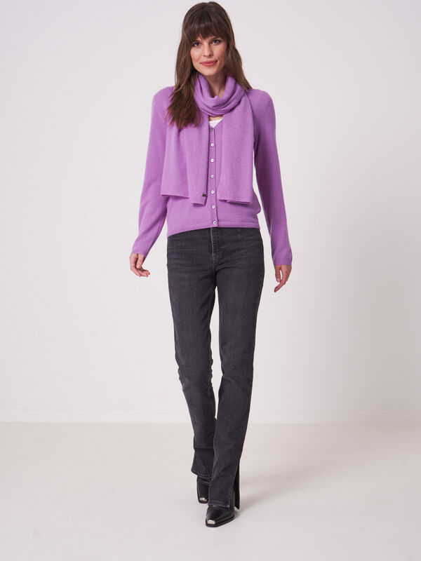 Basic fine knit organic cashmere V-neck cardigan image number 3