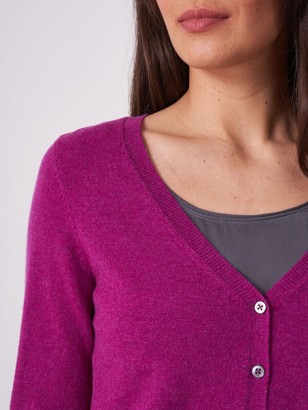 Basic fine knit organic cashmere V-neck cardigan image number 2