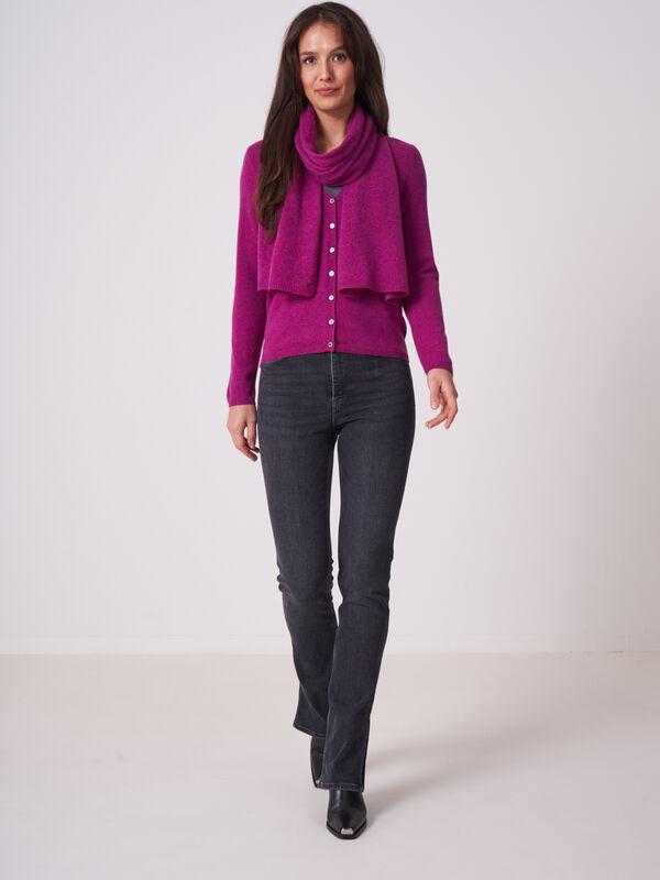 Basic fine knit organic cashmere V-neck cardigan image number 3