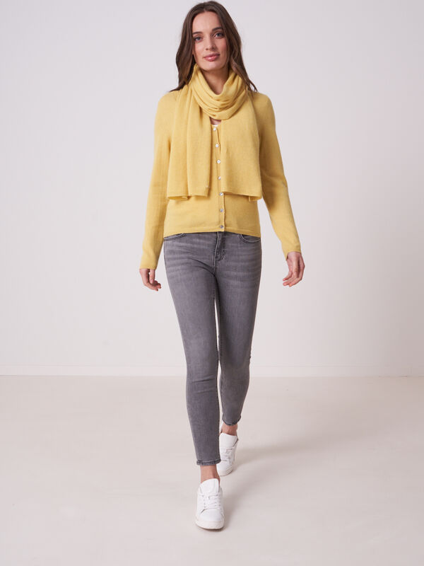 Basic fine knit organic cashmere V-neck cardigan image number 3