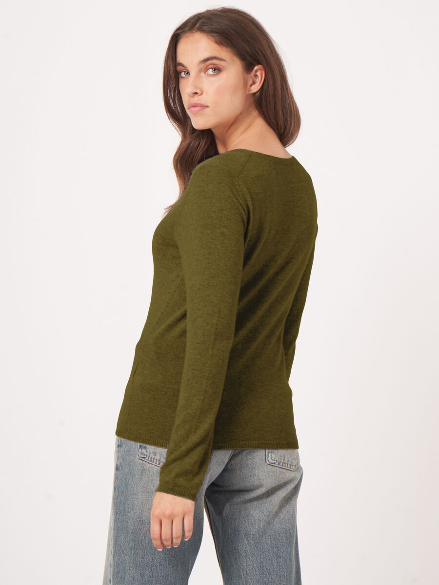Basic cashmere blend V-neck sweater image number 3