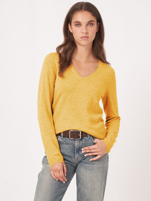 Basic cashmere blend V-neck sweater image number 0