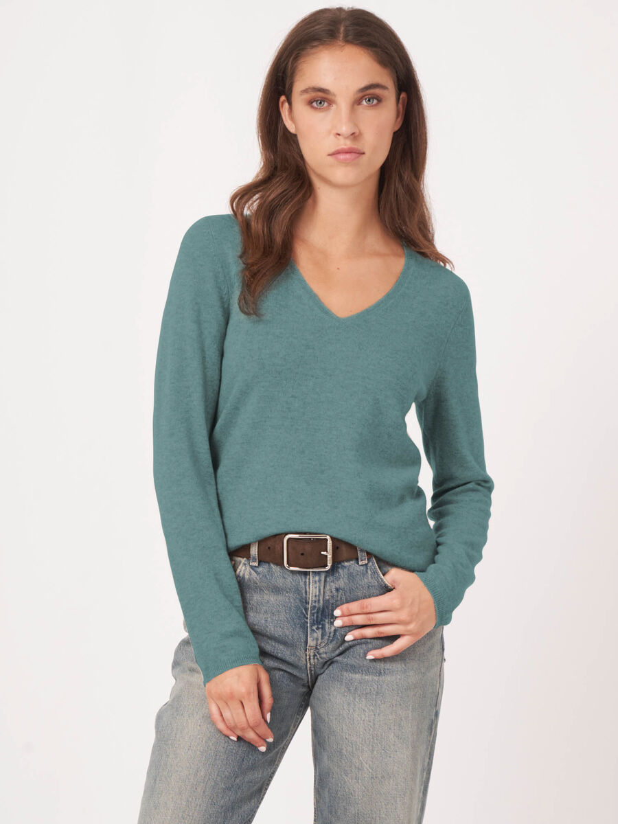 Basic cashmere blend V-neck sweater image number 4