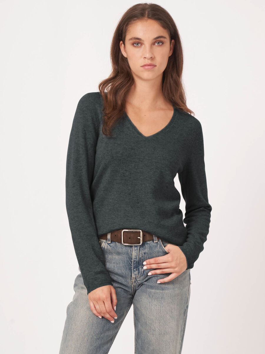 Basic cashmere blend V-neck sweater image number 1