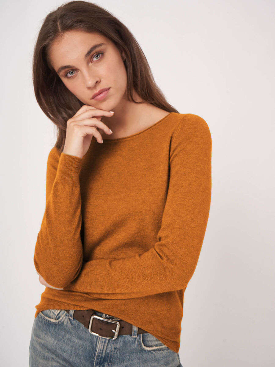Basic cashmere blend boatneck sweater image number 3