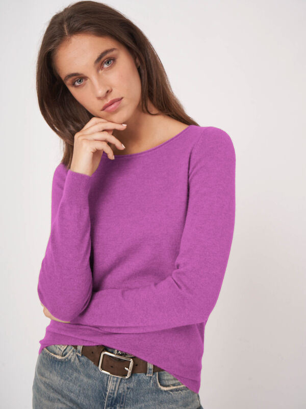 Basic cashmere blend boatneck sweater image number 3