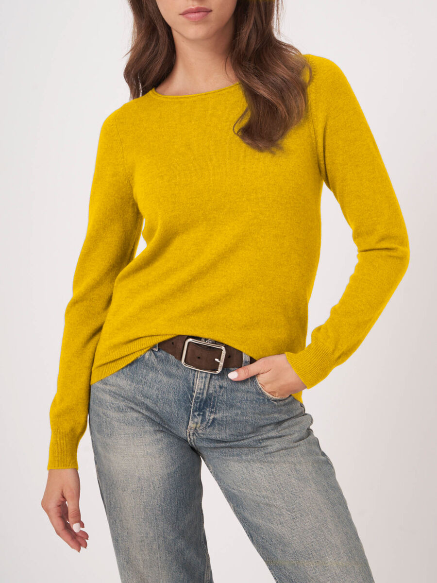 Basic cashmere blend boatneck sweater image number 2