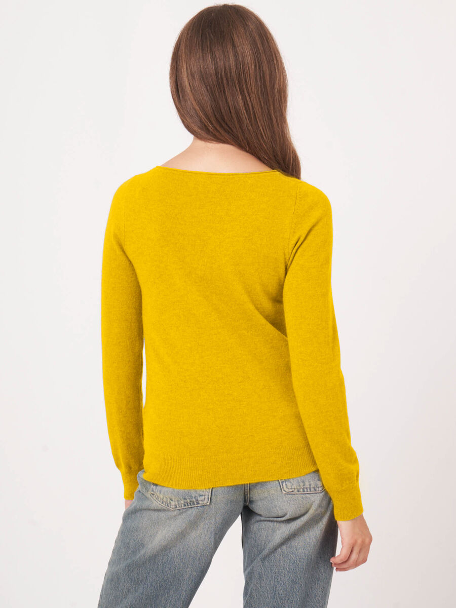 Basic cashmere blend boatneck sweater image number 4