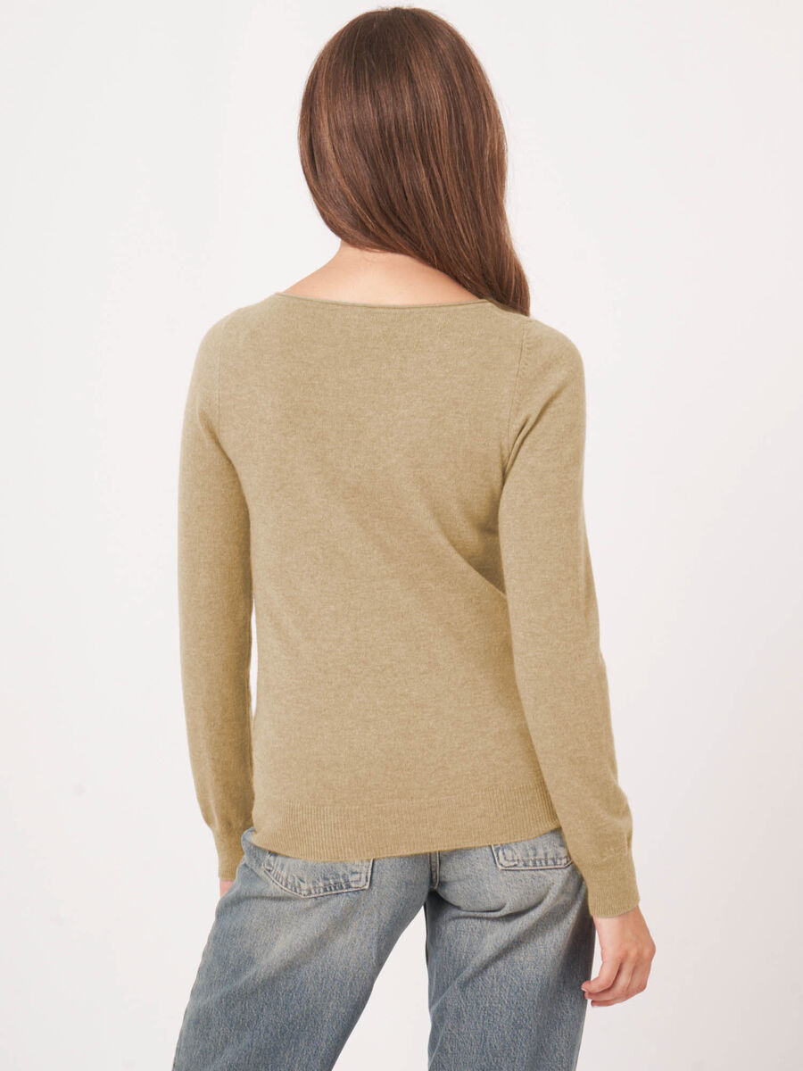 Basic cashmere blend boatneck sweater image number 3
