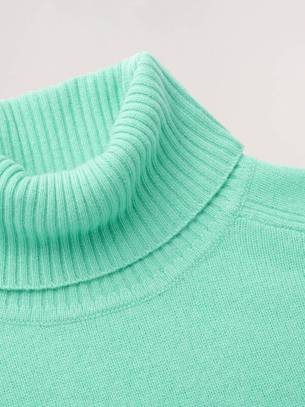 High neck boxy cashmere sweater image number 2