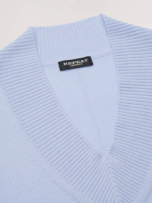 Long organic cashmere sweater with deep V-neck image number 2