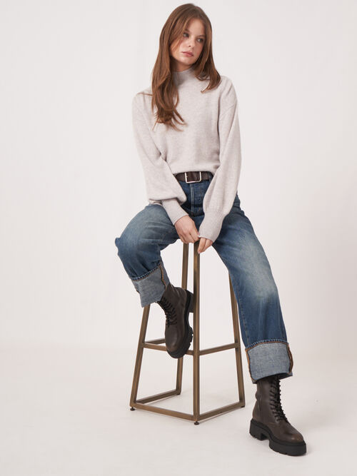 Korte cashmere trui met pofmouwen