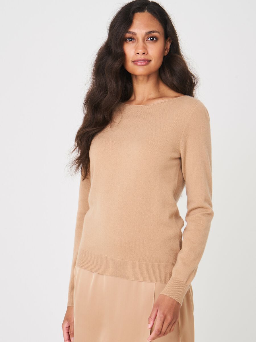 Cashmere trui met boothals image number 0