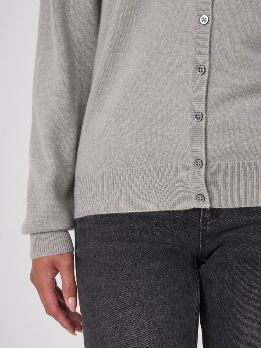 Basic organisch cashmere vest met V-hals image number 2