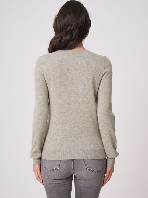 Basic vest met V-hals van zuiver cashmere