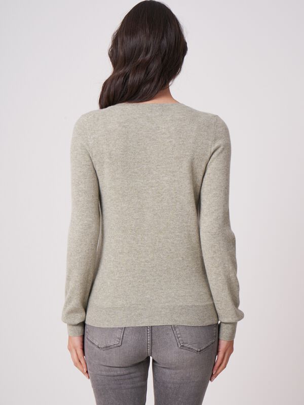 Basic organic cashmere cardigan with V-neck image number 1