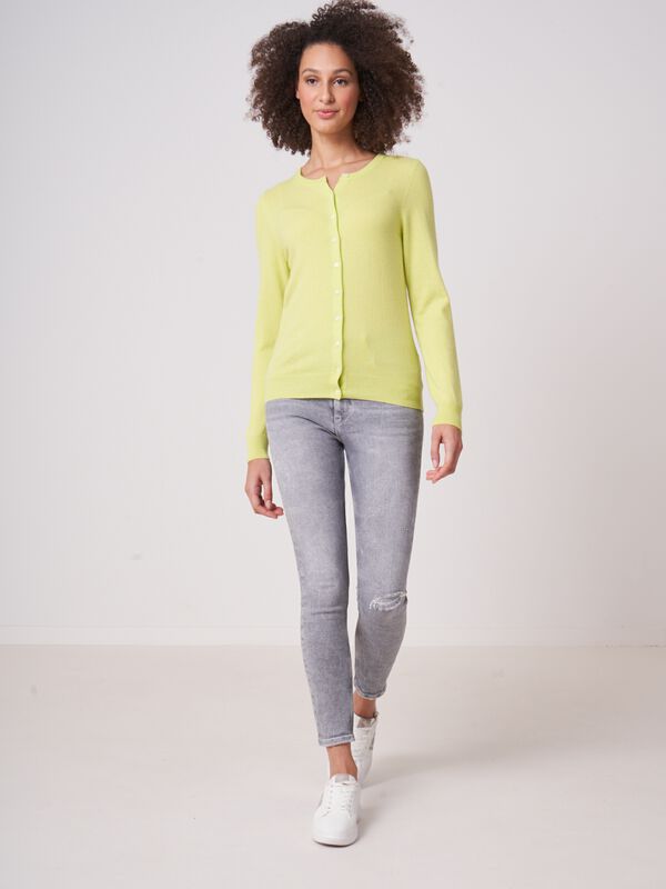 Cardigan classique &agrave; col rond en cachemire biologique image number 3