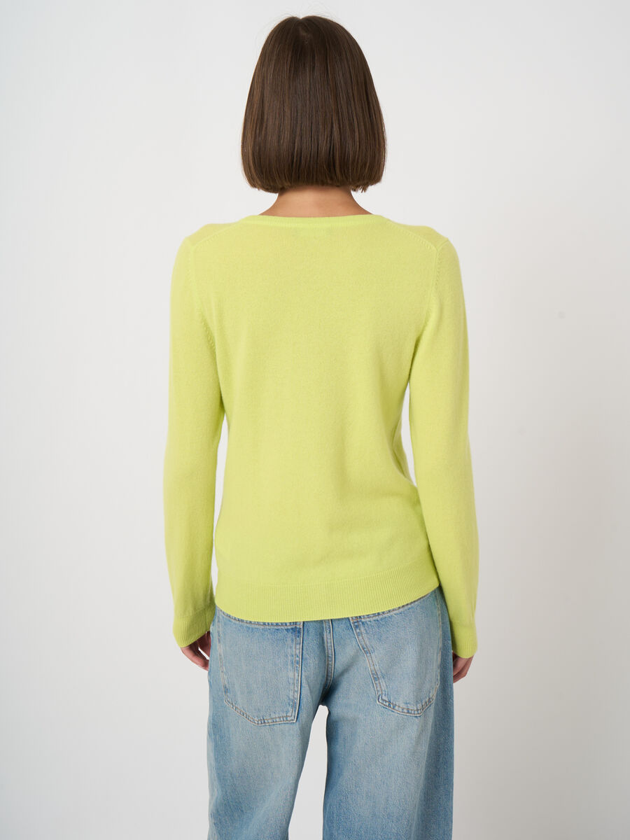 Basic organic cashmere cardigan with round neck image number 3