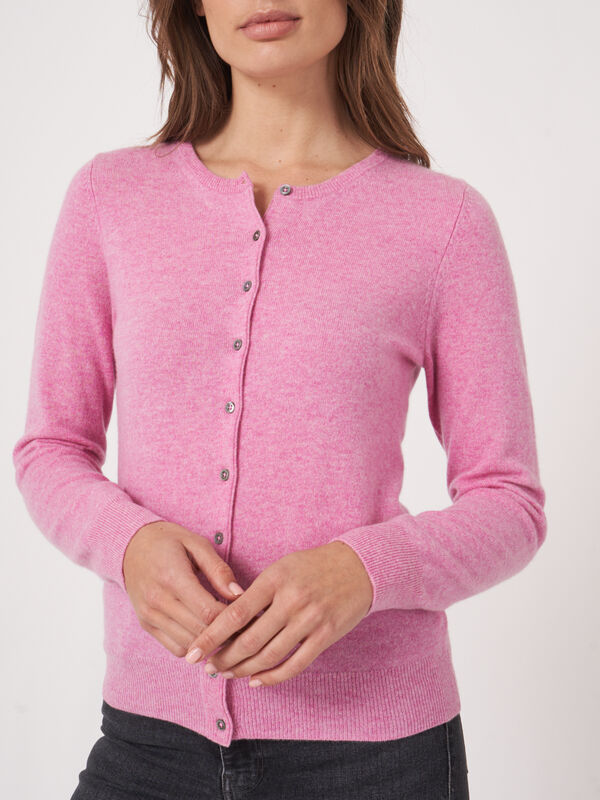 Basic Strickjacke mit Rundhalsausschnitt aus Bio-Kaschmir image number 3