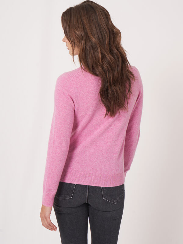 Basic Strickjacke mit Rundhalsausschnitt aus Bio-Kaschmir image number 5