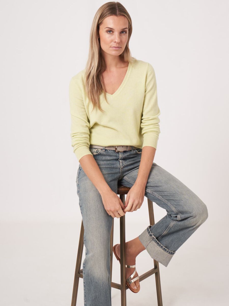 Basic Pullover mit V-Ausschnitt aus Bio-Kaschmir image number 0