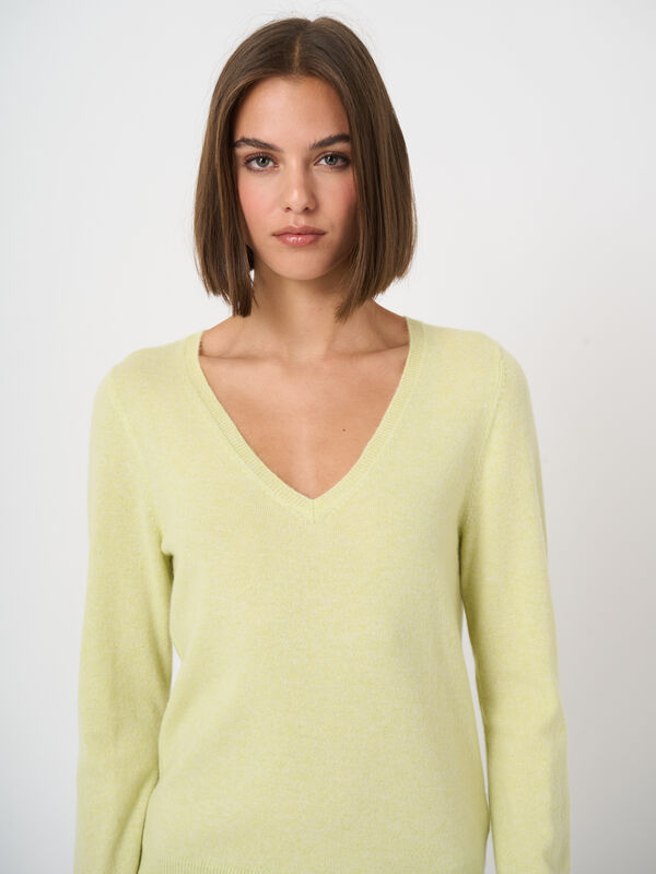 Basic Pullover mit V-Ausschnitt aus Bio-Kaschmir image number 1