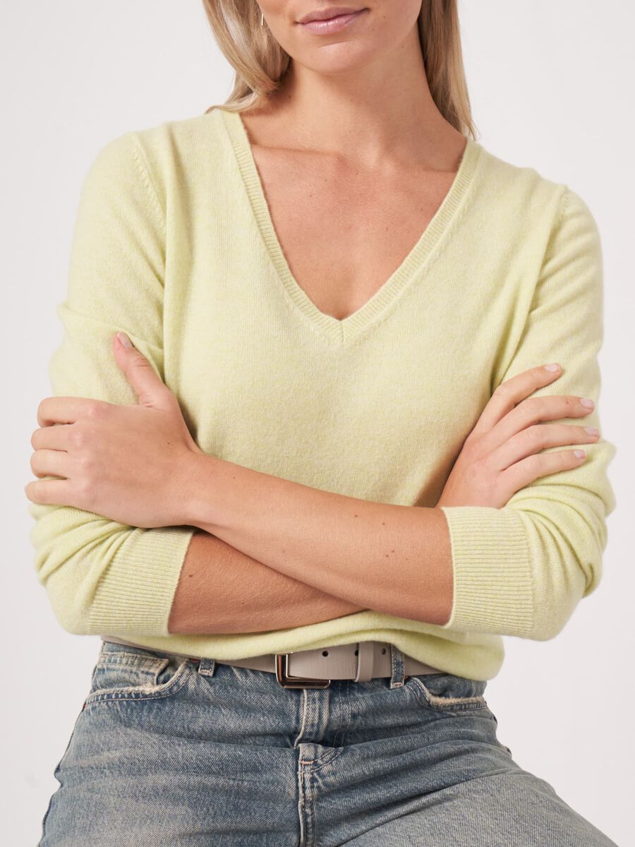 Basic Pullover mit V-Ausschnitt aus Bio-Kaschmir image number 2