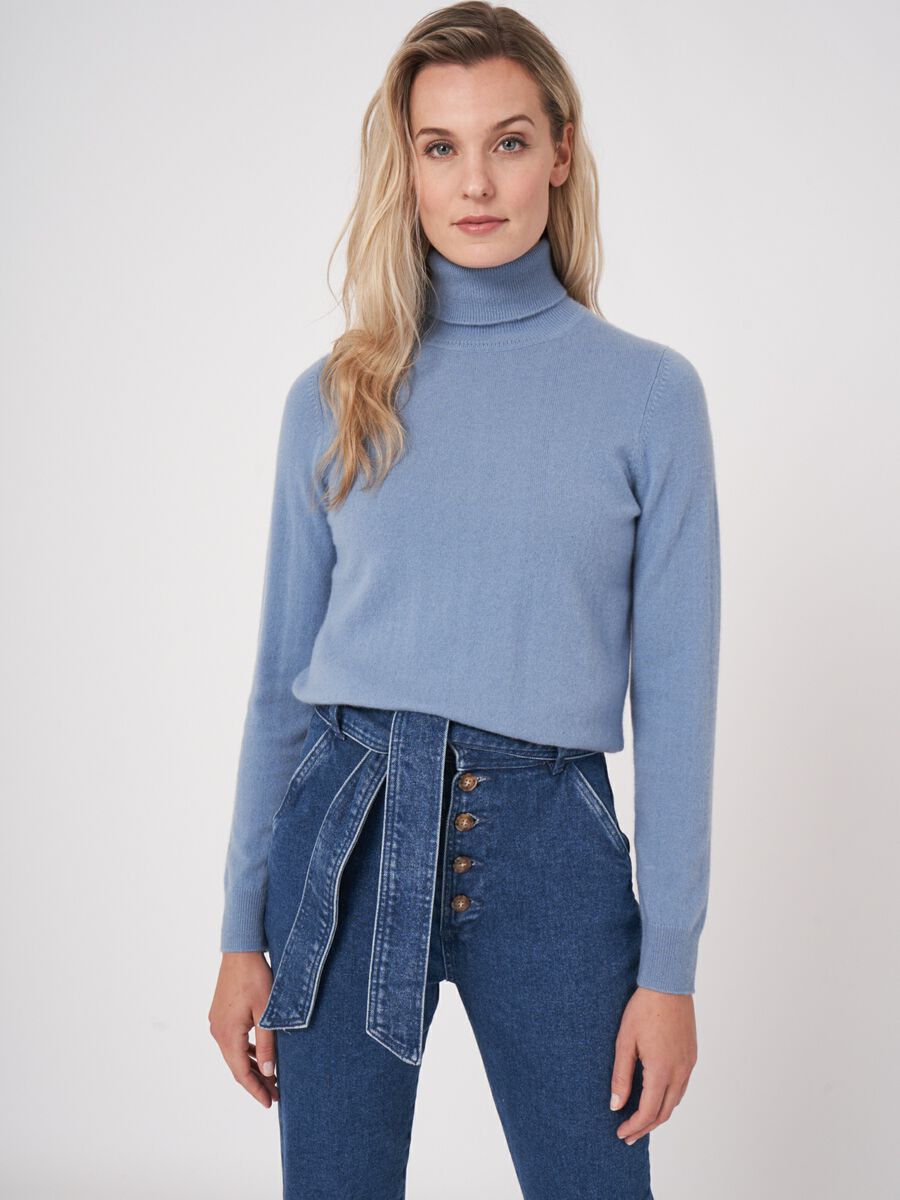 Basic pure cashmere turtleneck sweater image number 0