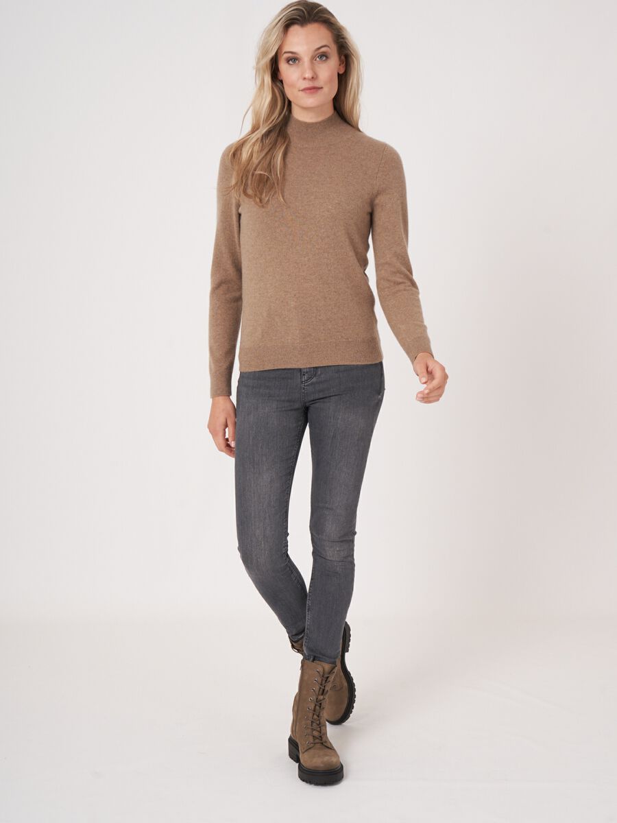Cashmere trui met opstaande kraag  image number 4
