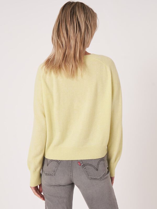 Cropped organic cashmere raglan sweater image number 5